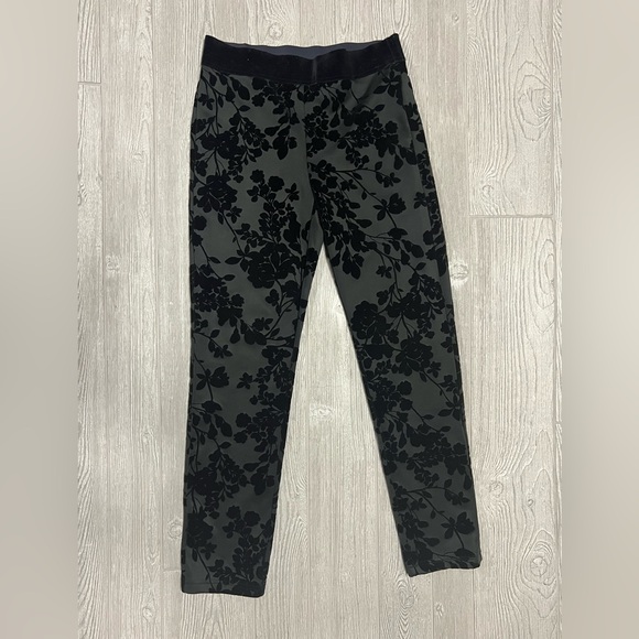 Liz Claiborne Career Black Pull On Pant w/ Raised Velvet Floral Pattern Sz Small - Picture 1 of 9